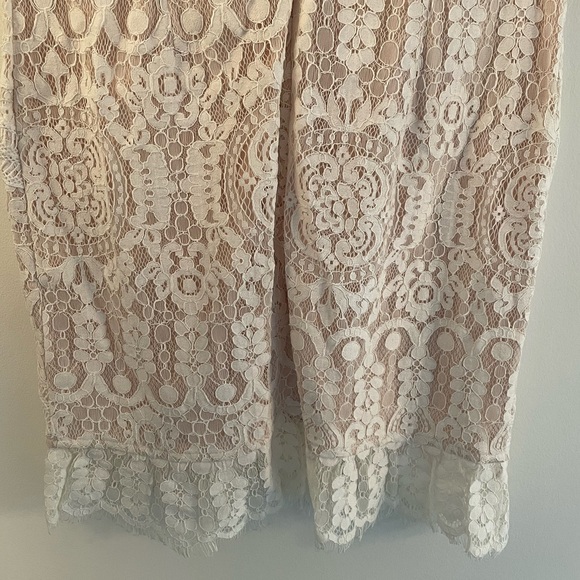 Lace short sleeved dress - Picture 4 of 16